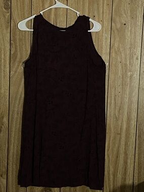 Sleeveless Women’s Shift Dress - Dark Burgundy